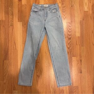 Universal Thread High Rise 90s Straight Jeans Women’s Size 2 Light Wash